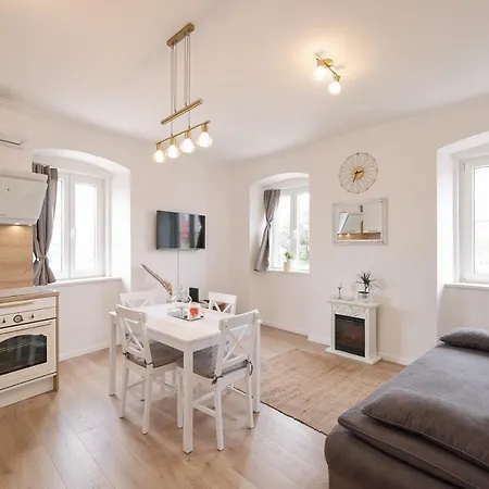 Sea Gate Apartment