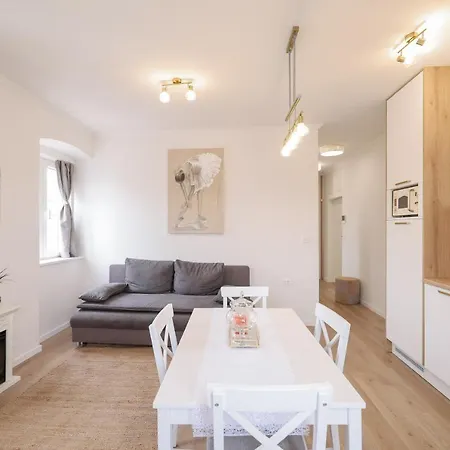 Sea Gate Apartment